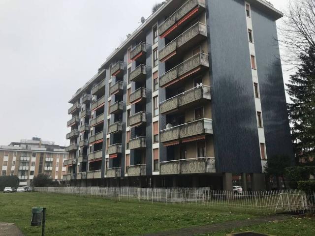 Palazzo / Stabile in affitto a Villasanta MB