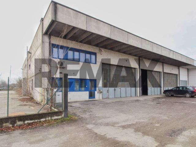 Palazzo / Stabile in affitto a Voghera PV