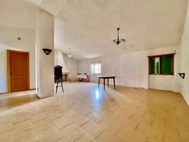 Palazzo / Stabile in vendita a Macomer NU