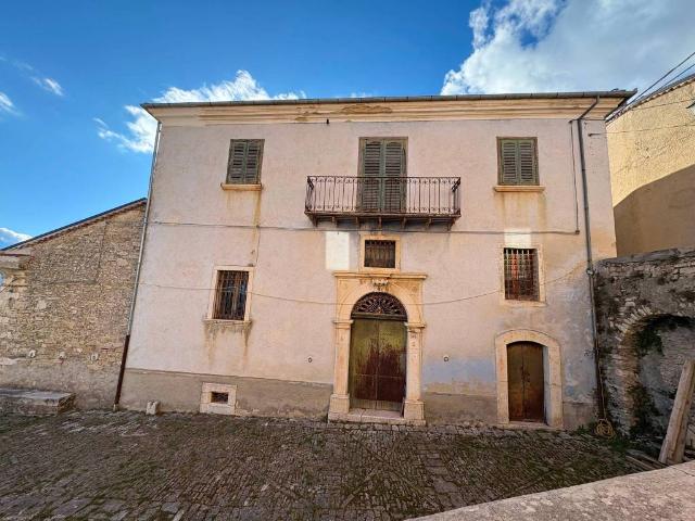 Palazzo / Stabile in vendita a Macchiagodena IS