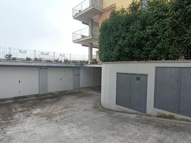 Palazzo / Stabile in vendita a Macerata MC