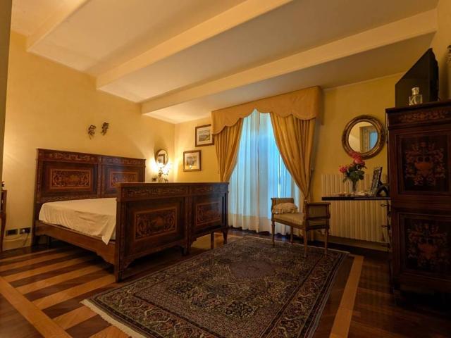 Palazzo / Stabile in vendita a Macerata MC