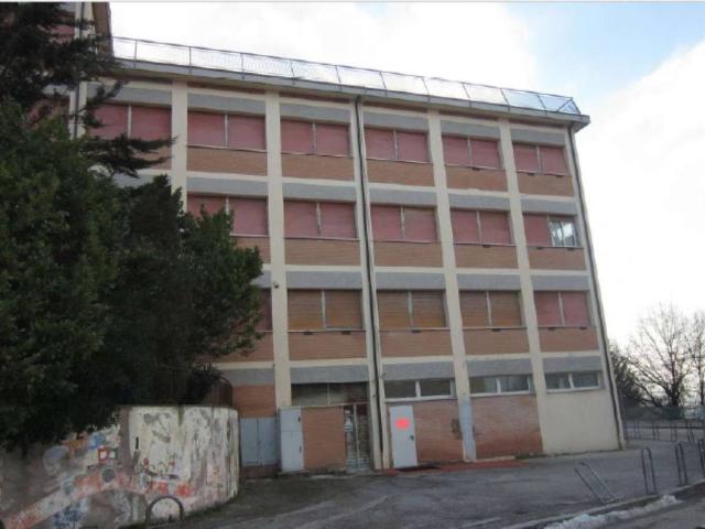 Palazzo / Stabile in vendita a Macerata MC