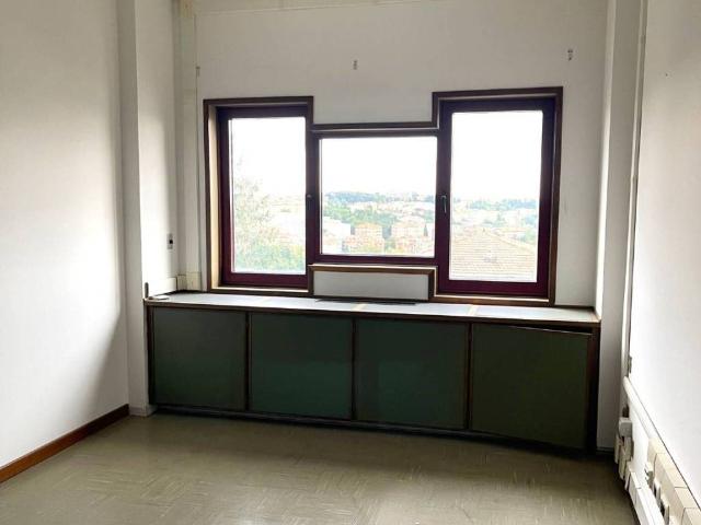 Palazzo / Stabile in vendita a Macerata MC