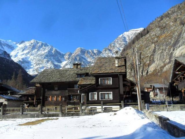 Palazzo / Stabile in vendita a Macugnaga VB