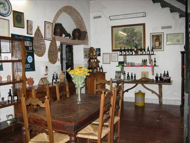 Palazzo / Stabile in vendita a Magione PG