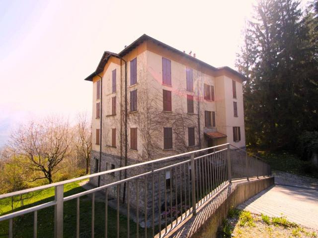 Palazzo / Stabile in vendita a Magreglio CO
