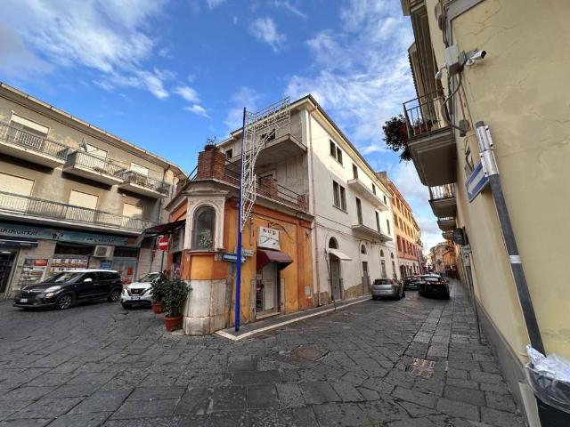 Palazzo / Stabile in vendita a Maddaloni CE