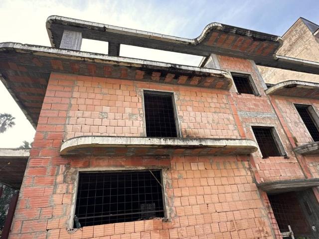 Palazzo / Stabile in vendita a Maddaloni CE