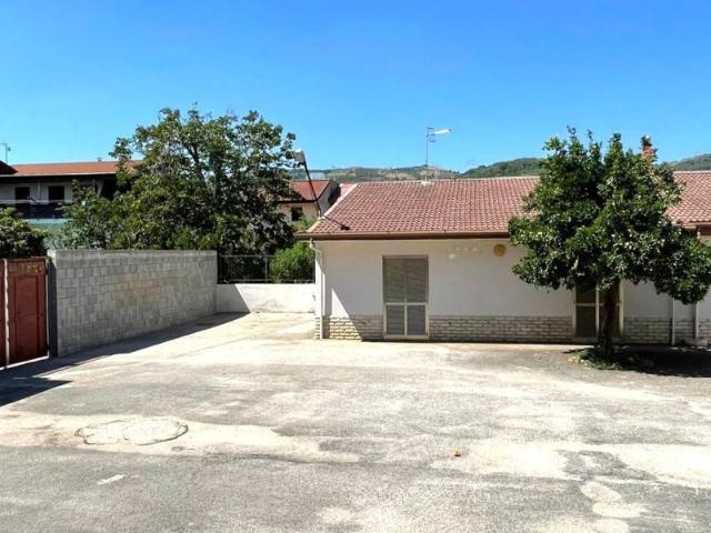 Palazzo / Stabile in vendita a Maddaloni CE