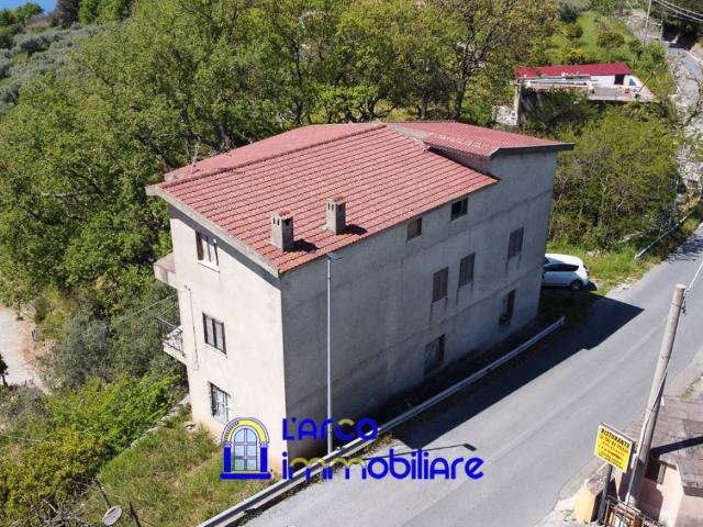 Palazzo / Stabile in vendita a Maierà CS