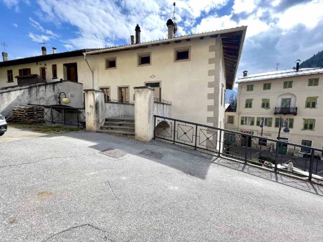 Palazzo / Stabile in vendita a Malè TN