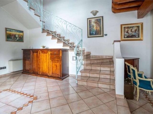 Palazzo / Stabile in vendita a Manerba del Garda BS