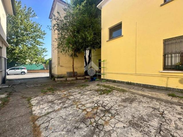 Palazzo / Stabile in vendita a Manerbio BS