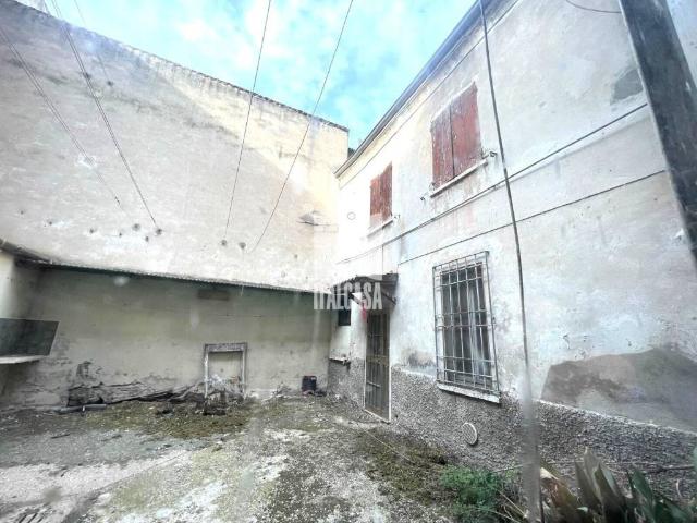 Palazzo / Stabile in vendita a Mantova MN