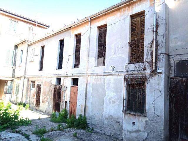 Palazzo / Stabile in vendita a Mantova MN