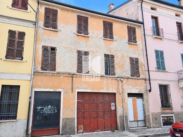 Palazzo / Stabile in vendita a Mantova MN