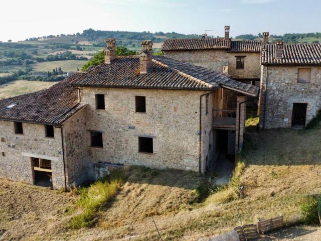 Palazzo / Stabile in vendita a Massa Martana PG