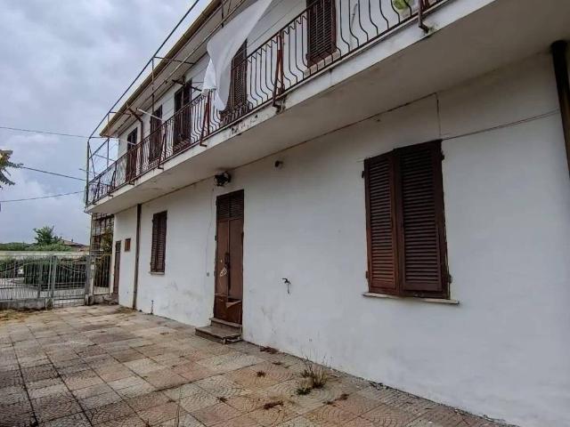 Palazzo / Stabile in vendita a Massa MS