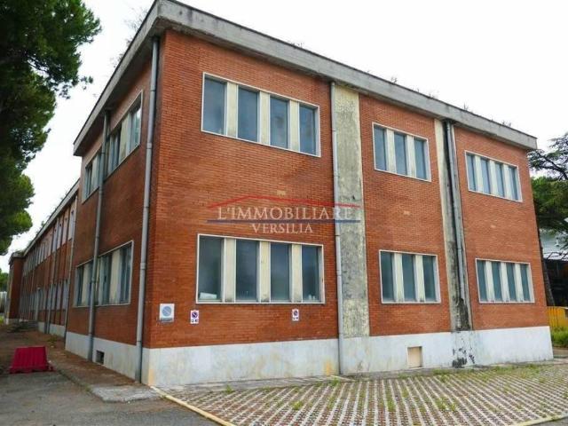 Palazzo / Stabile in vendita a Massa MS