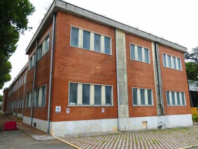 Palazzo / Stabile in vendita a Massa MS
