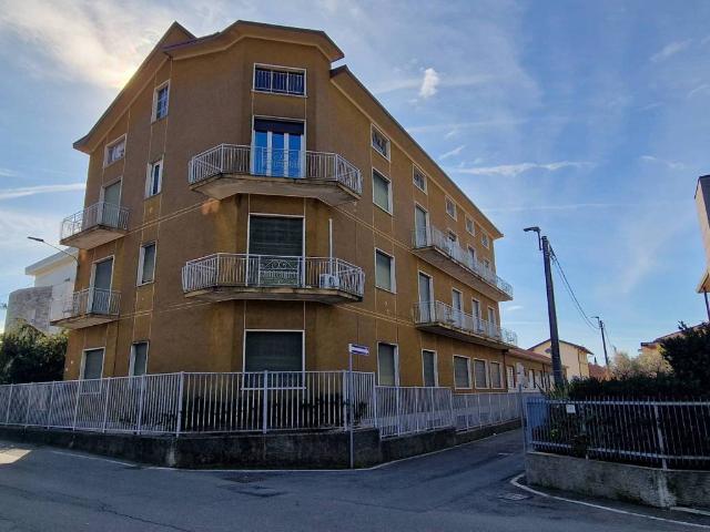 Palazzo / Stabile in vendita a Mariano Comense CO