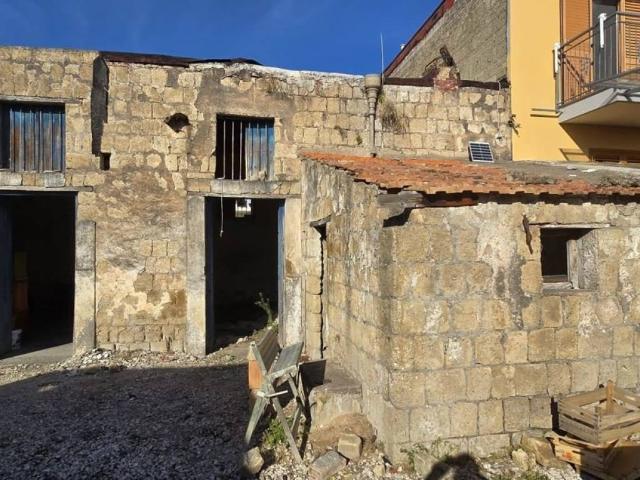 Palazzo / Stabile in vendita a Marigliano NA