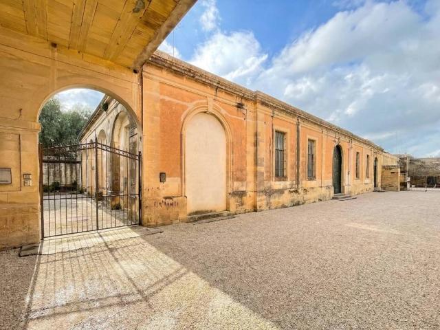 Palazzo / Stabile in vendita a Martano LE