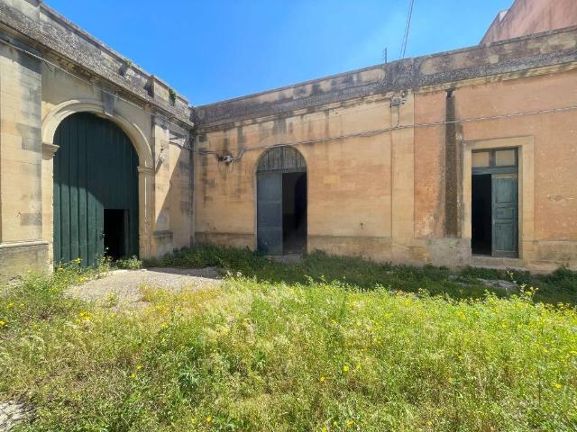 Palazzo / Stabile in vendita a Martano LE