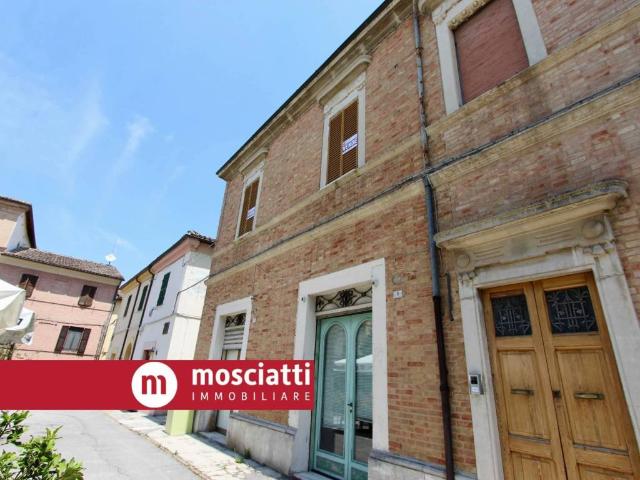 Palazzo / Stabile in vendita a Matelica MC