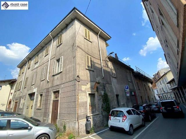 Palazzo / Stabile in vendita a Meda MB