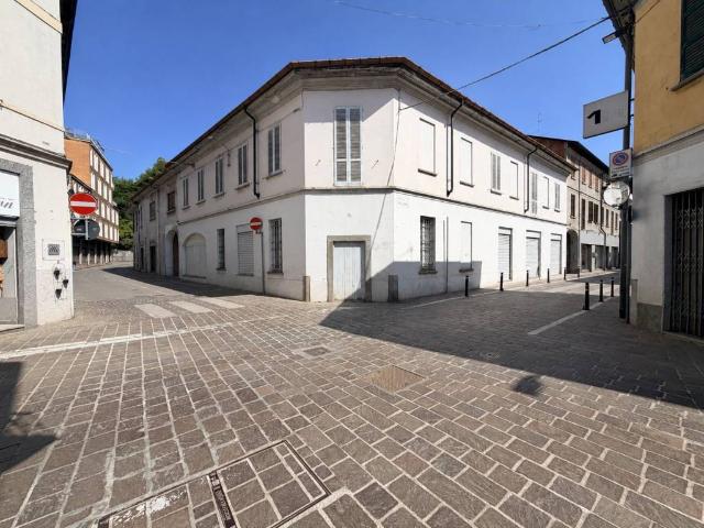 Palazzo / Stabile in vendita a Meda MB