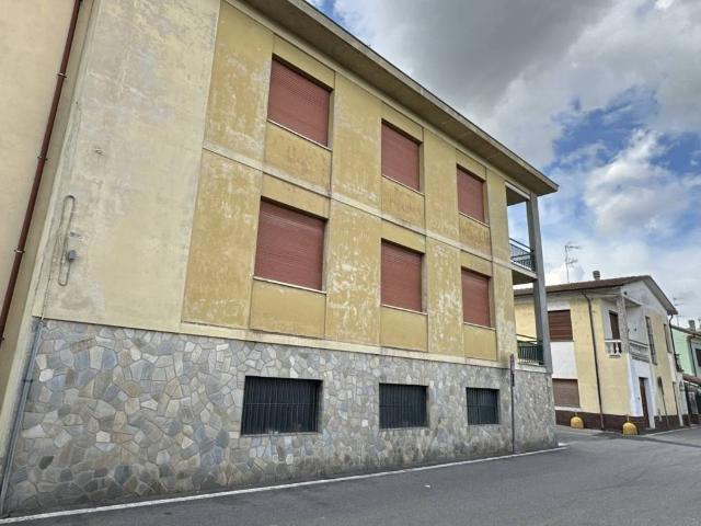 Palazzo / Stabile in vendita a Mede PV