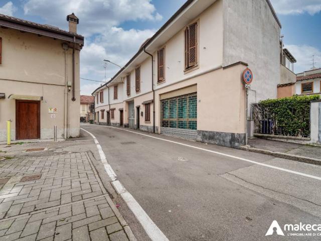 Palazzo / Stabile in vendita a Melegnano MI