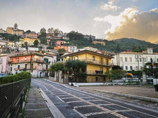 Palazzo / Stabile in vendita a Mercogliano AV
