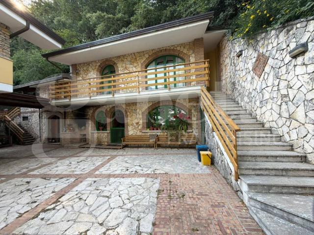 Palazzo / Stabile in vendita a Mercogliano AV