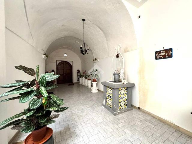 Palazzo / Stabile in vendita a Meta NA