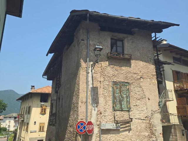 Palazzo / Stabile in vendita a Mezzolombardo TN