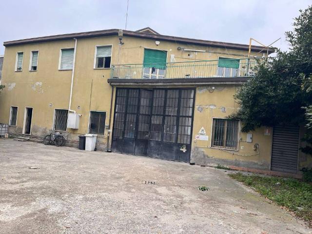 Palazzo / Stabile in vendita a Milano MI