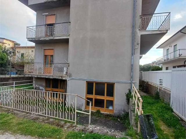 Palazzo / Stabile in vendita a Minturno LT
