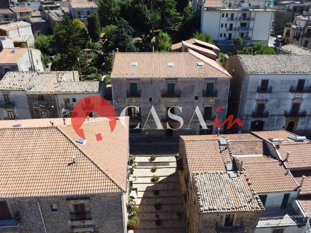Palazzo / Stabile in vendita a Mistretta ME