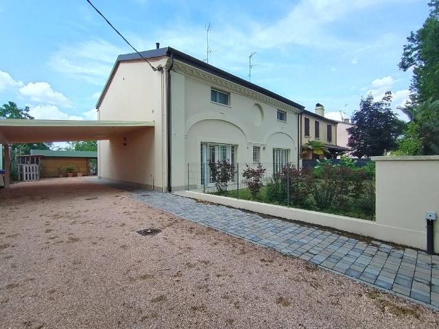 Palazzo / Stabile in vendita a Mirandola MO