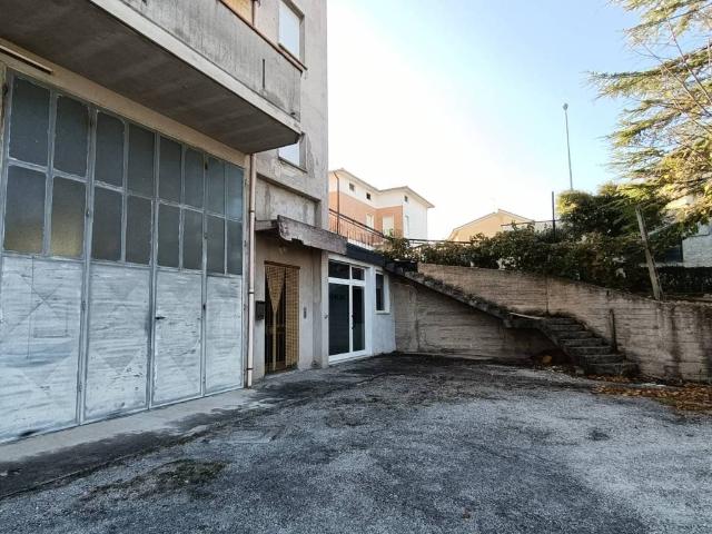 Palazzo / Stabile in vendita a Mogliano MC