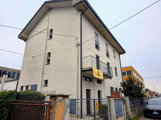 Palazzo / Stabile in vendita a Modena MO