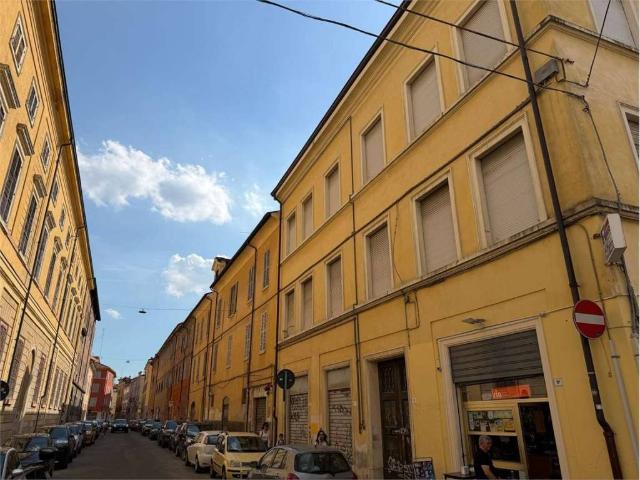 Palazzo / Stabile in vendita a Modena MO