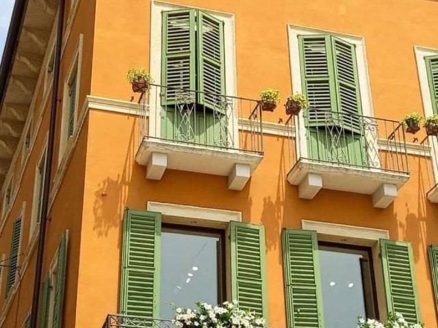 Palazzo / Stabile in vendita a Modena MO