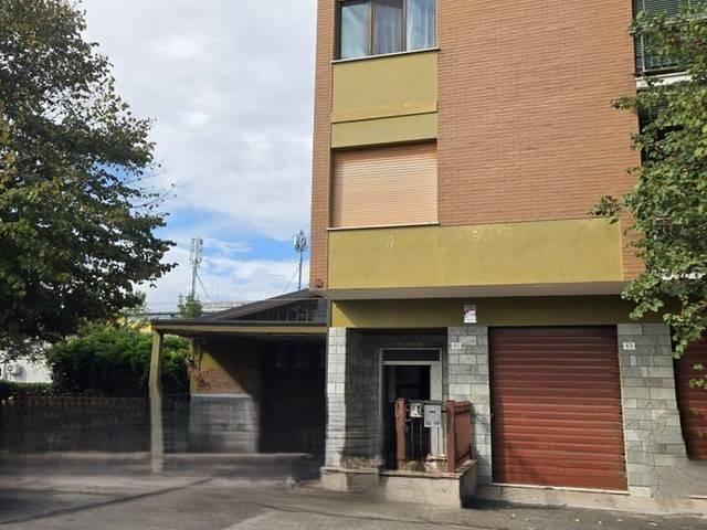 Palazzo / Stabile in vendita a Modena MO