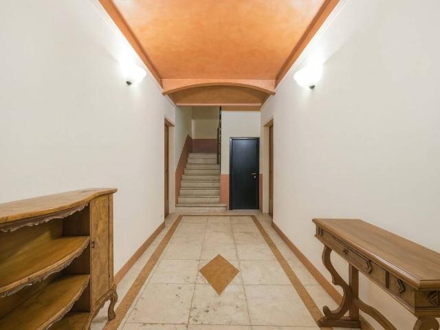 Palazzo / Stabile in vendita a Modena MO