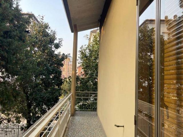 Palazzo / Stabile in vendita a Modena MO