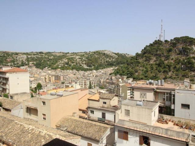 Palazzo / Stabile in vendita a Modica RG